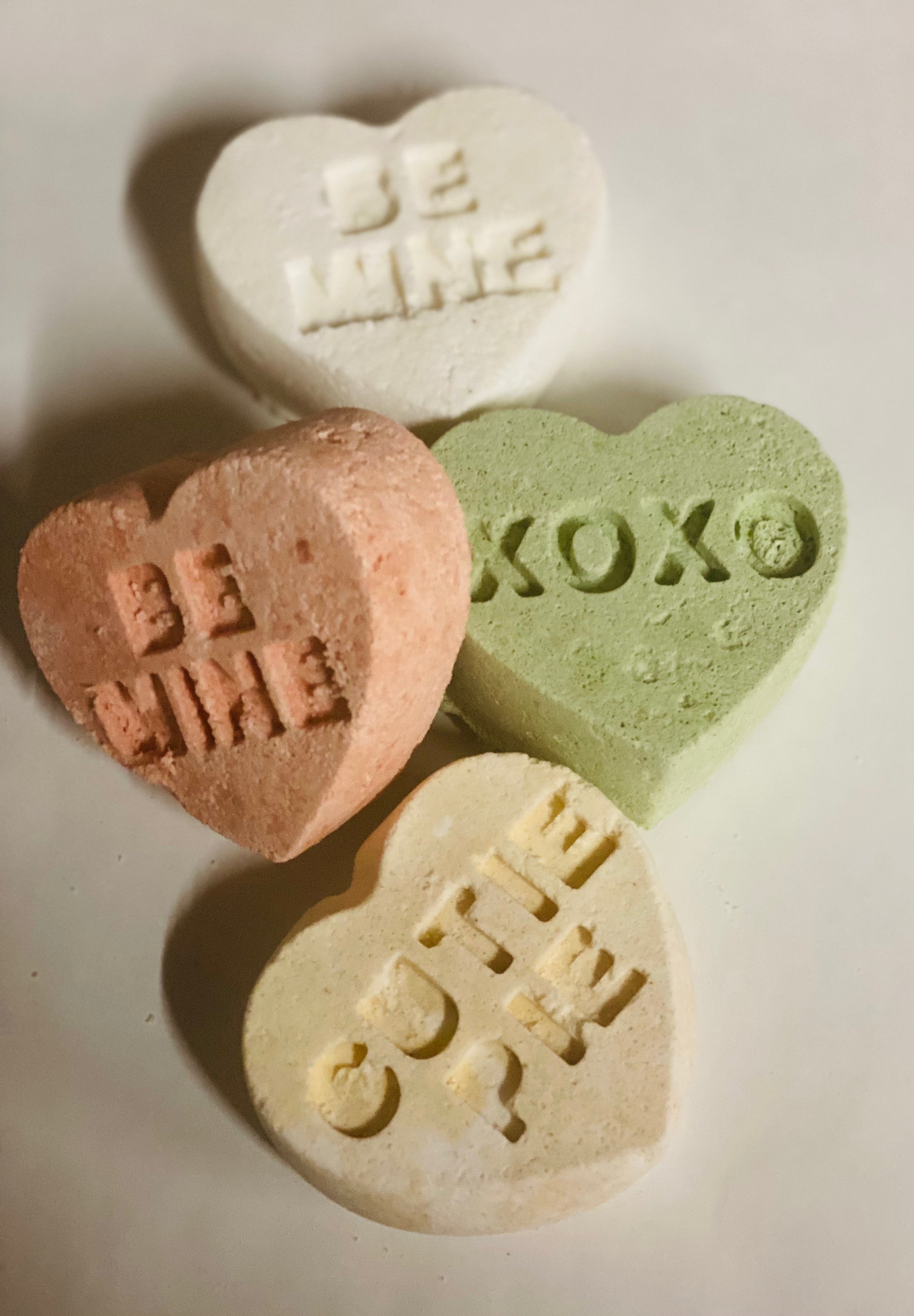 Organic bath bomb / Valentine's Day / conversation hearts /